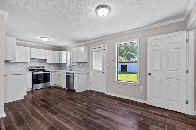 1706 Avenue A, Danbury, TX 77534