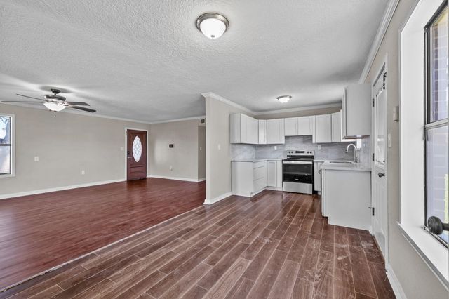 1706 Avenue A, Danbury, TX 77534