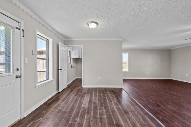 1706 Avenue A, Danbury, TX 77534