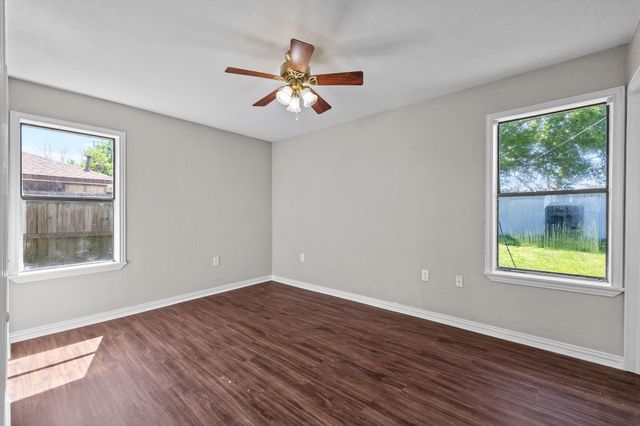 1706 Avenue A, Danbury, TX 77534