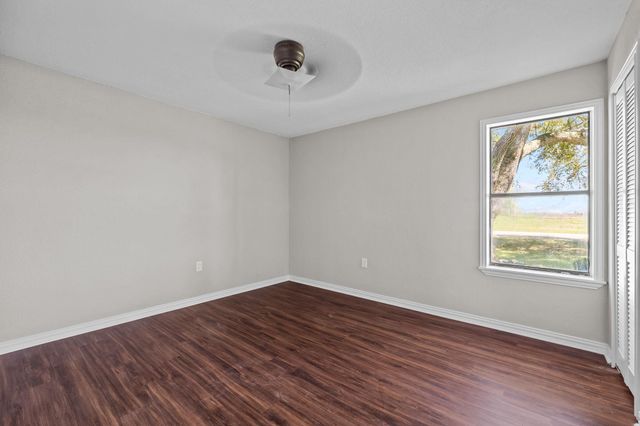 1706 Avenue A, Danbury, TX 77534