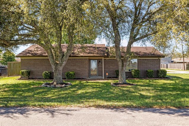 1706 Avenue A, Danbury, TX 77534