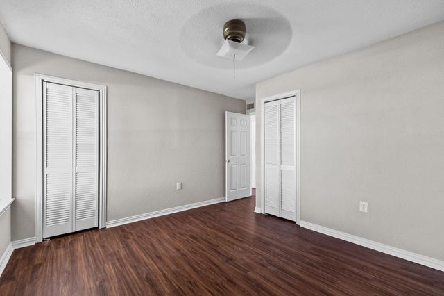 1706 Avenue A, Danbury, TX 77534