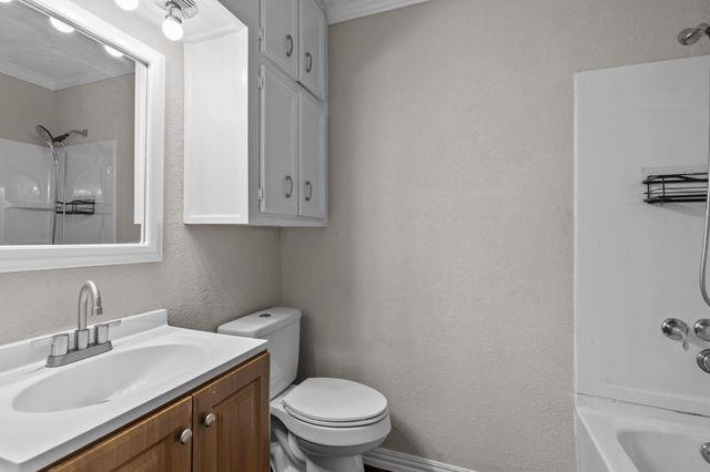 1706 Avenue A, Danbury, TX 77534