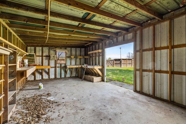 1706 Avenue A, Danbury, TX 77534