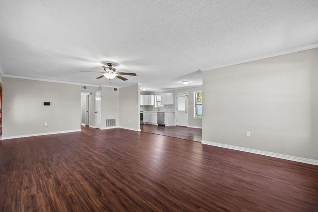 1706 Avenue A, Danbury, TX 77534