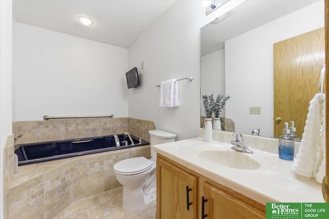 2320 Dodge Street, Lincoln, NE 68521
