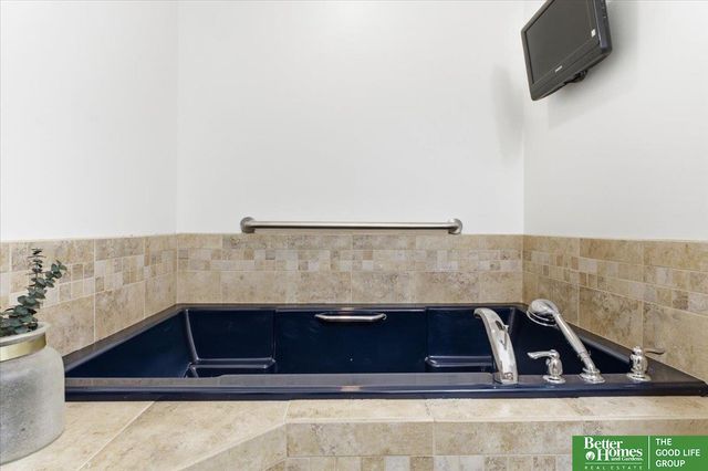 2320 Dodge Street, Lincoln, NE 68521