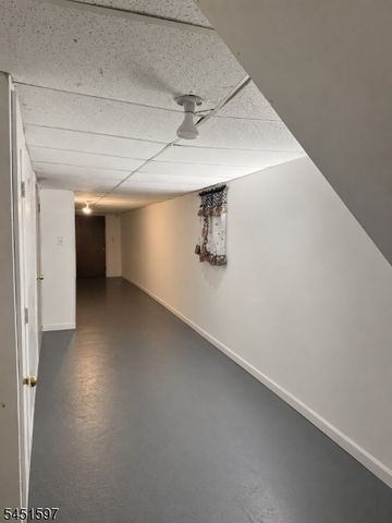 32 Hemlock St, Paterson City, NJ 07503