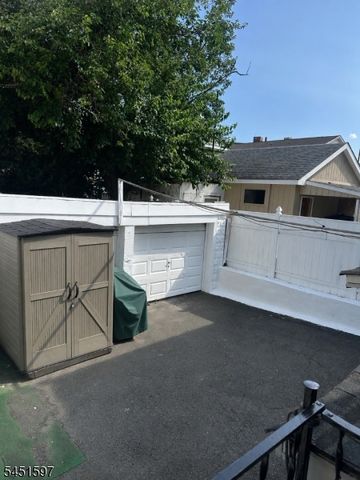 32 Hemlock St, Paterson City, NJ 07503