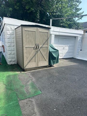 32 Hemlock St, Paterson City, NJ 07503