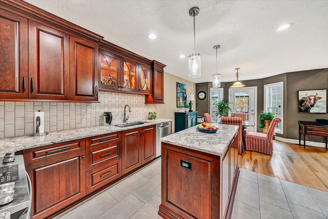 125 Backcove DR, Moneta, VA 24121