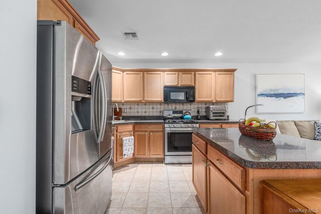2204 Cedar Path, Riverhead, NY 11901