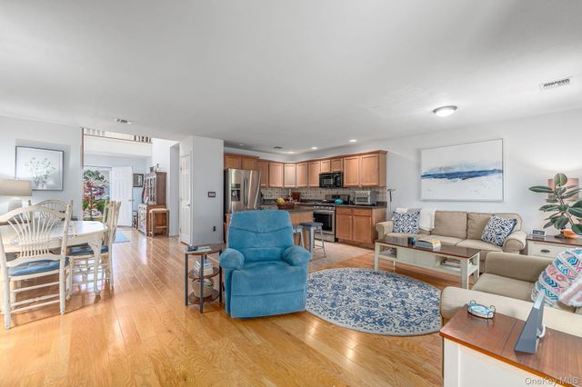 2204 Cedar Path, Riverhead, NY 11901