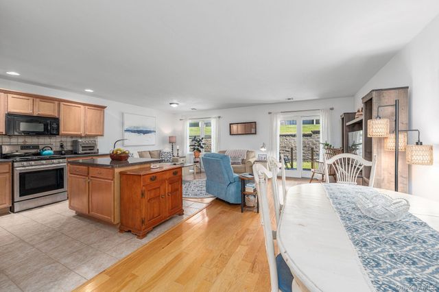 2204 Cedar Path, Riverhead, NY 11901