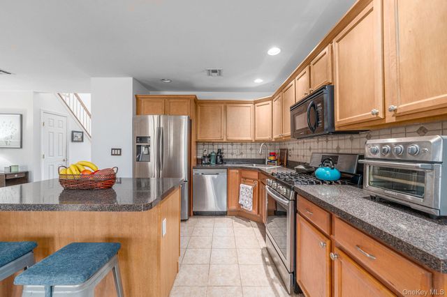 2204 Cedar Path, Riverhead, NY 11901