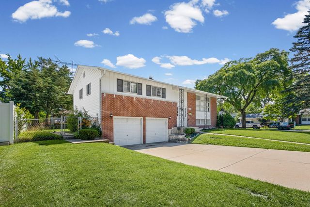 1035 E Plate Drive, Palatine, IL 60074