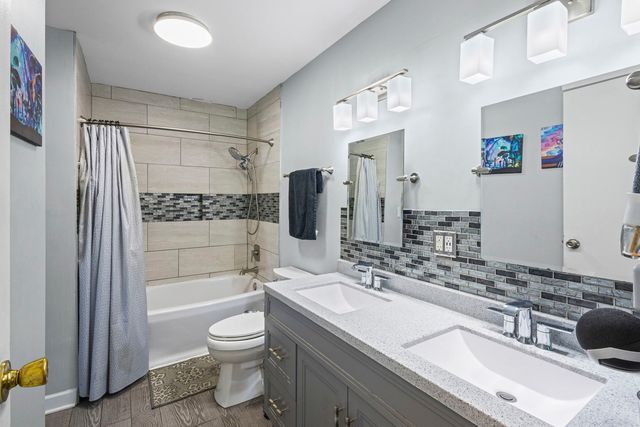 1035 E Plate Drive, Palatine, IL 60074