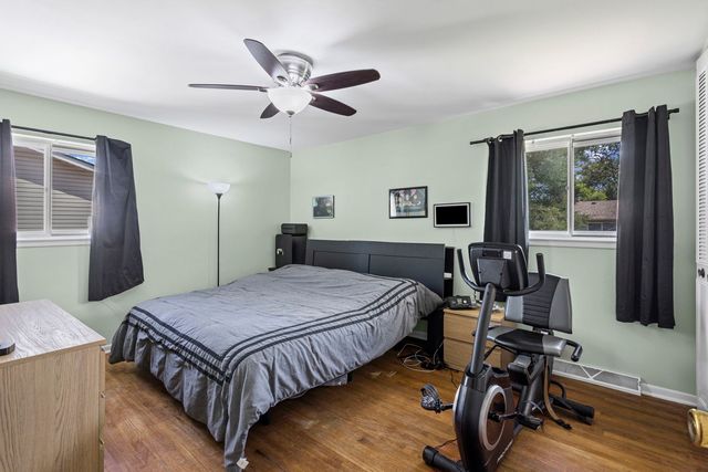1035 E Plate Drive, Palatine, IL 60074