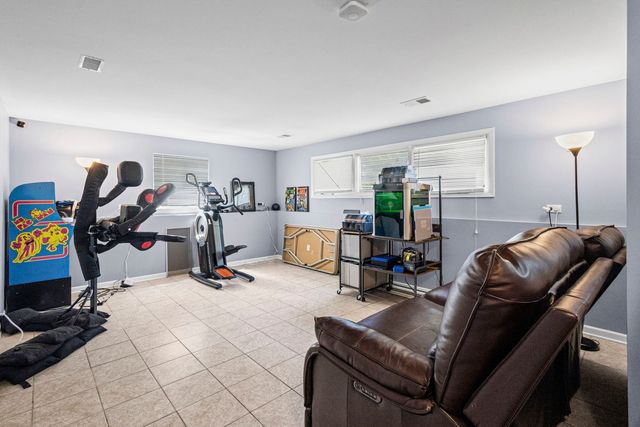 1035 E Plate Drive, Palatine, IL 60074