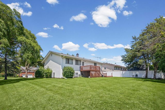 1035 E Plate Drive, Palatine, IL 60074