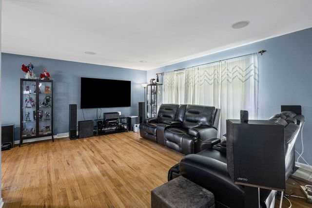 1035 E Plate Drive, Palatine, IL 60074