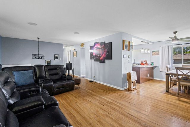 1035 E Plate Drive, Palatine, IL 60074