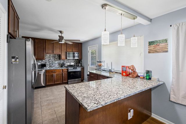 1035 E Plate Drive, Palatine, IL 60074