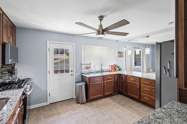 1035 E Plate Drive, Palatine, IL 60074