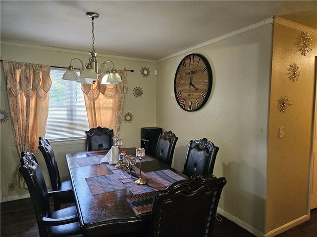 2318 NE Pence Avenue, Kansas City, MO 64118