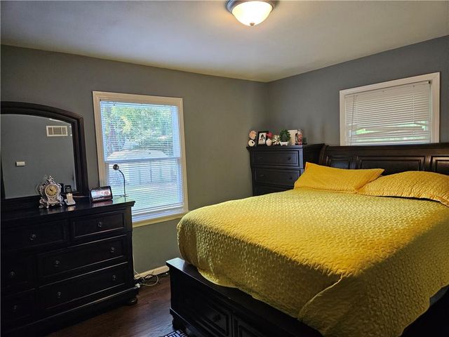 2318 NE Pence Avenue, Kansas City, MO 64118