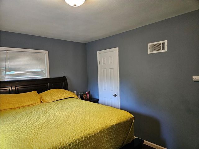 2318 NE Pence Avenue, Kansas City, MO 64118
