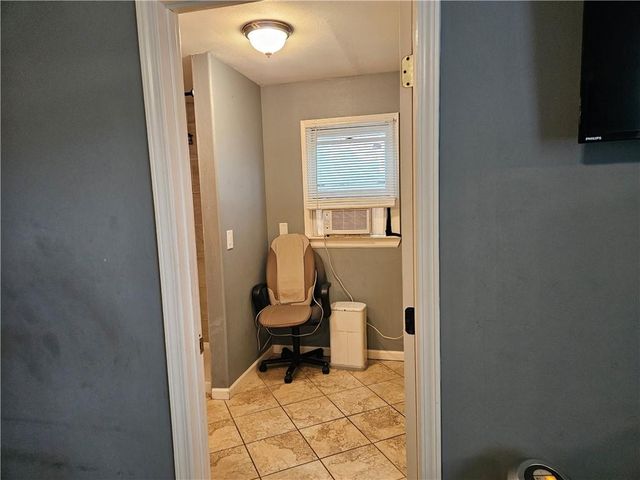 2318 NE Pence Avenue, Kansas City, MO 64118