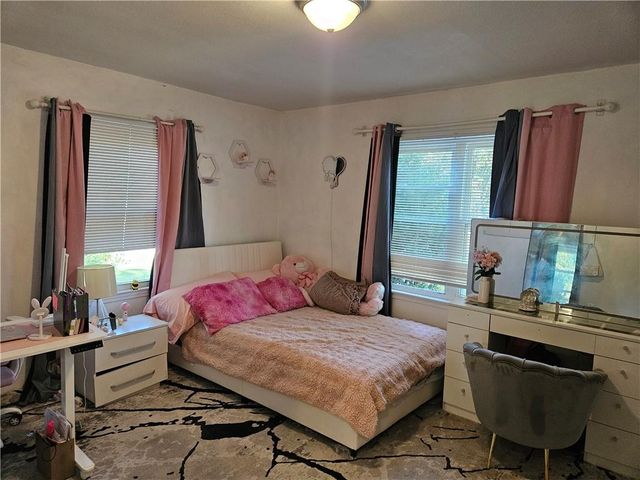 2318 NE Pence Avenue, Kansas City, MO 64118