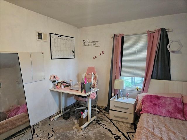 2318 NE Pence Avenue, Kansas City, MO 64118