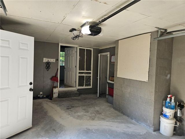 2318 NE Pence Avenue, Kansas City, MO 64118