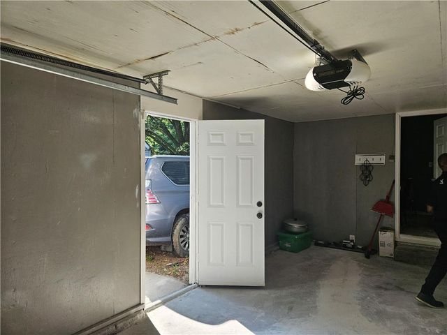 2318 NE Pence Avenue, Kansas City, MO 64118