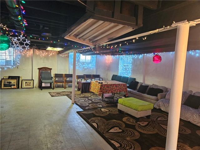 2318 NE Pence Avenue, Kansas City, MO 64118