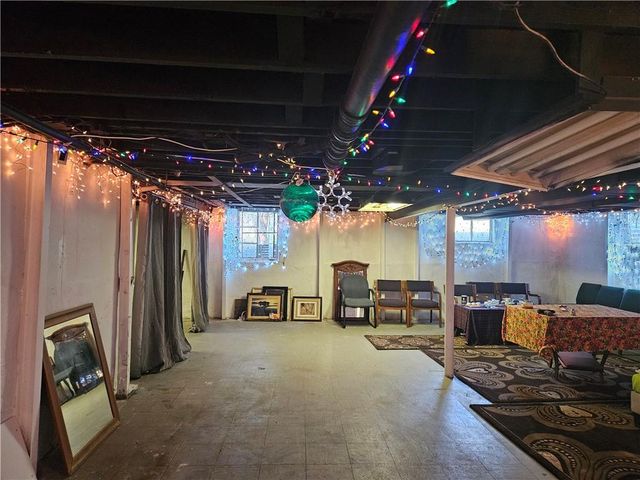 2318 NE Pence Avenue, Kansas City, MO 64118