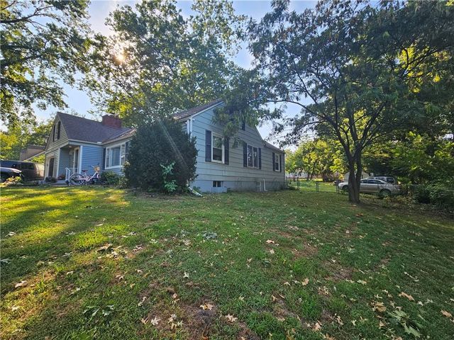 2318 NE Pence Avenue, Kansas City, MO 64118
