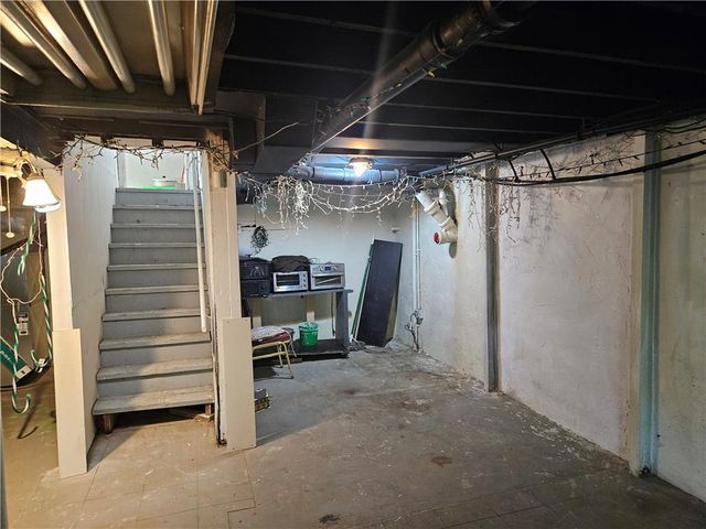 2318 NE Pence Avenue, Kansas City, MO 64118