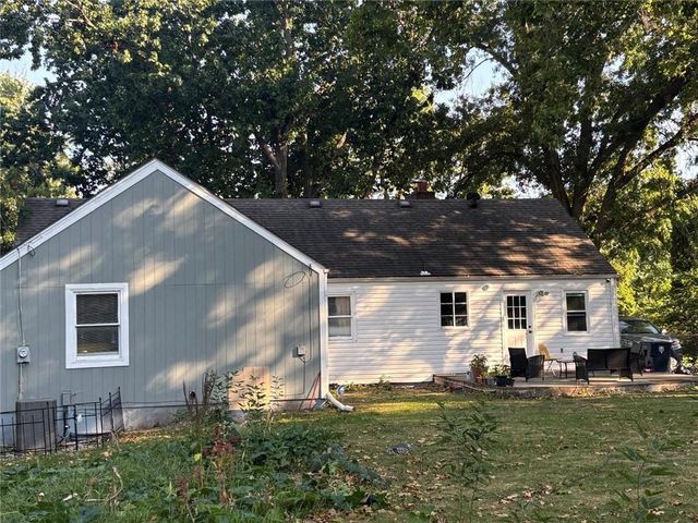 2318 NE Pence Avenue, Kansas City, MO 64118