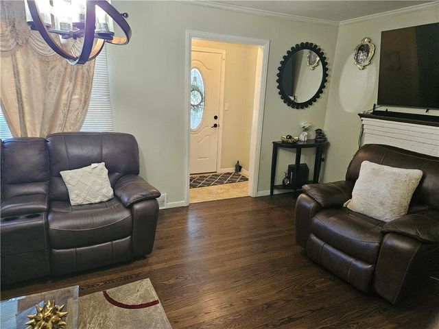 2318 NE Pence Avenue, Kansas City, MO 64118