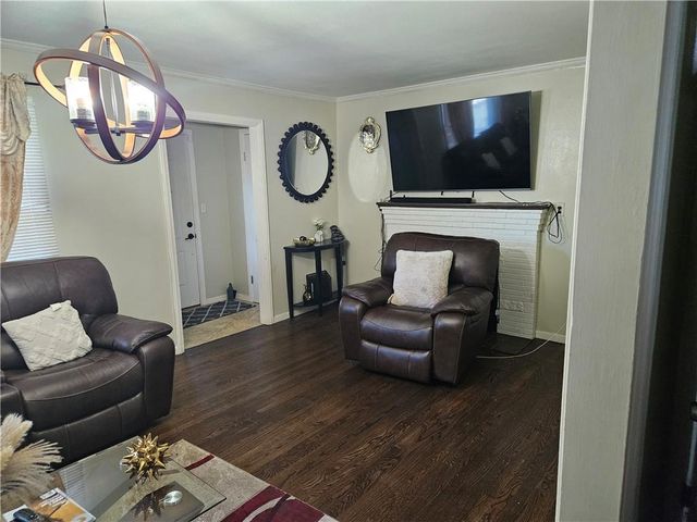 2318 NE Pence Avenue, Kansas City, MO 64118