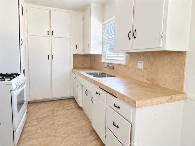 15234 Rayen Street D, North Hills, CA 91343