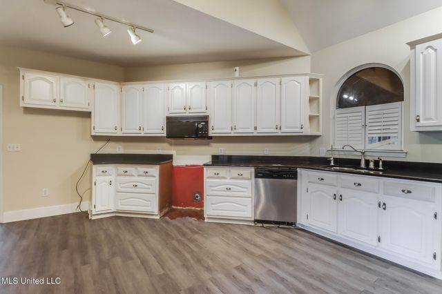 724 Herrick Avenue, Pascagoula, MS 39567
