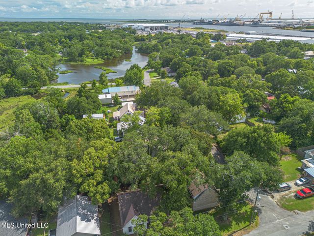 724 Herrick Avenue, Pascagoula, MS 39567