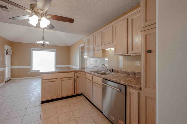 8594 TIMBER CREEK DR, Memphis, TN 38018