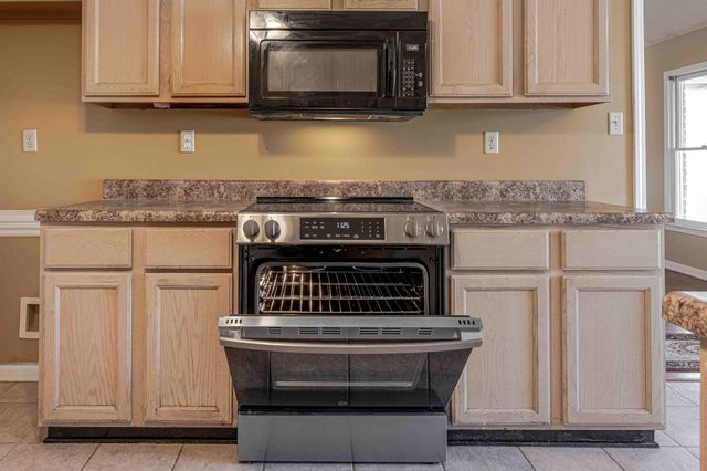 8594 TIMBER CREEK DR, Memphis, TN 38018