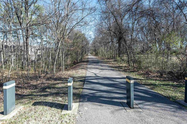 8594 TIMBER CREEK DR, Memphis, TN 38018